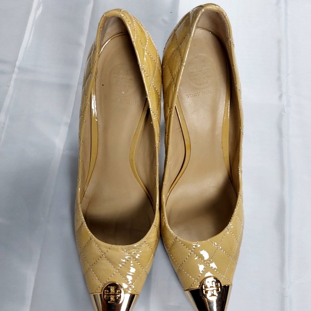 TORY BURCH KAITLIN BEIGE Gold Quilted Leather Wedges Cap Toe Pumps - Picture 6 of 14